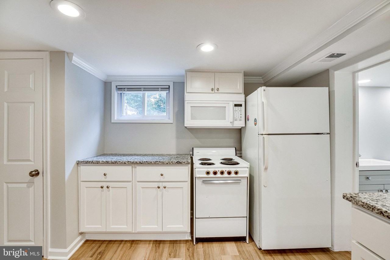 1519 N Stafford St #3 - Photo 4 of 41