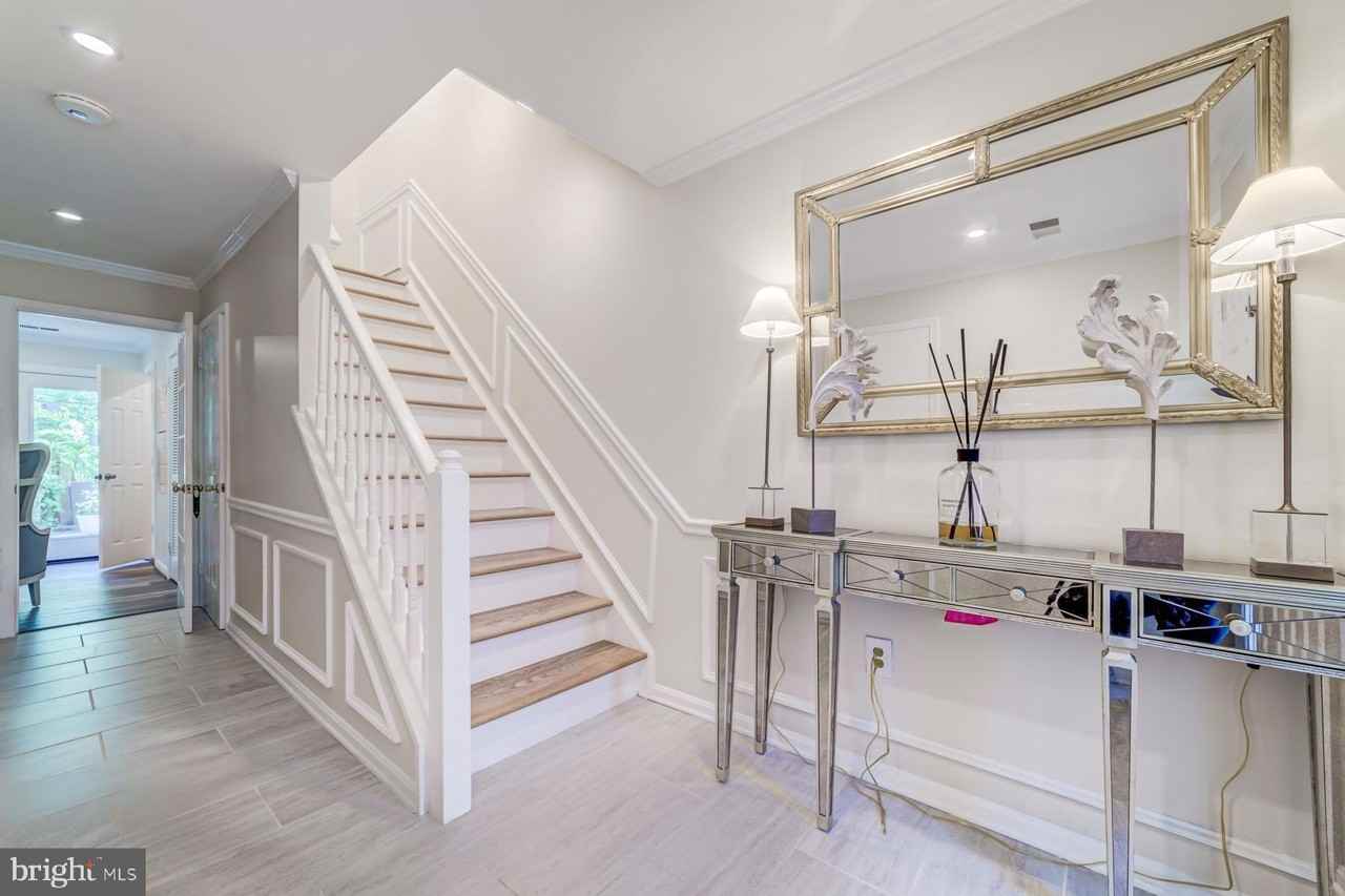 8 Carriage House Cir - Photo 4 of 50