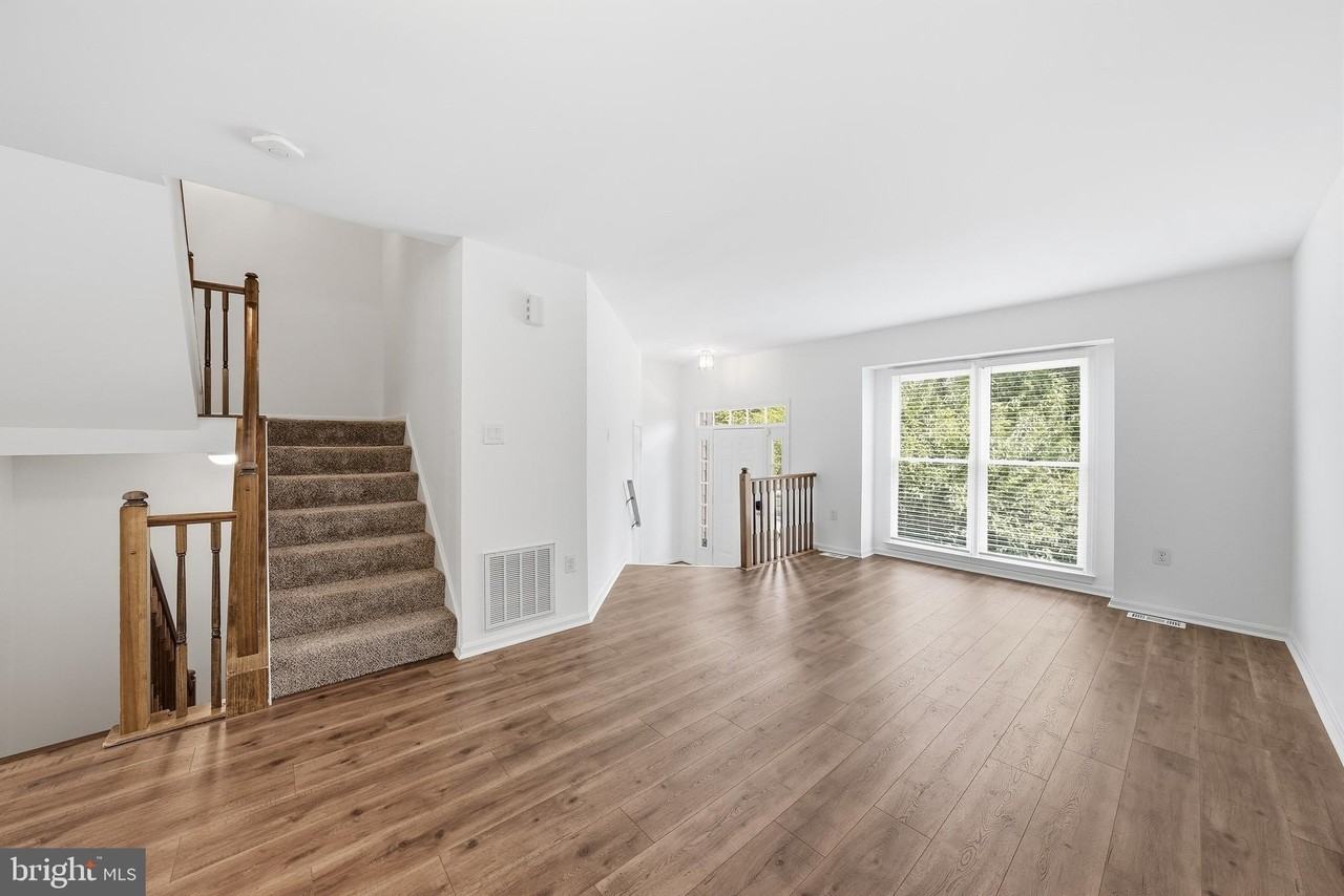 46733 Woodmint Ter - Photo 4 of 35