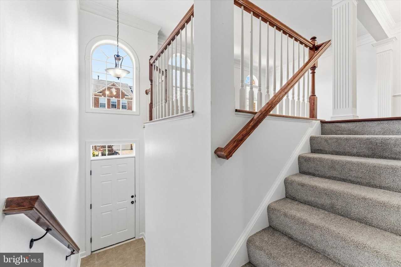 25263 Beach Pl - Photo 3 of 36