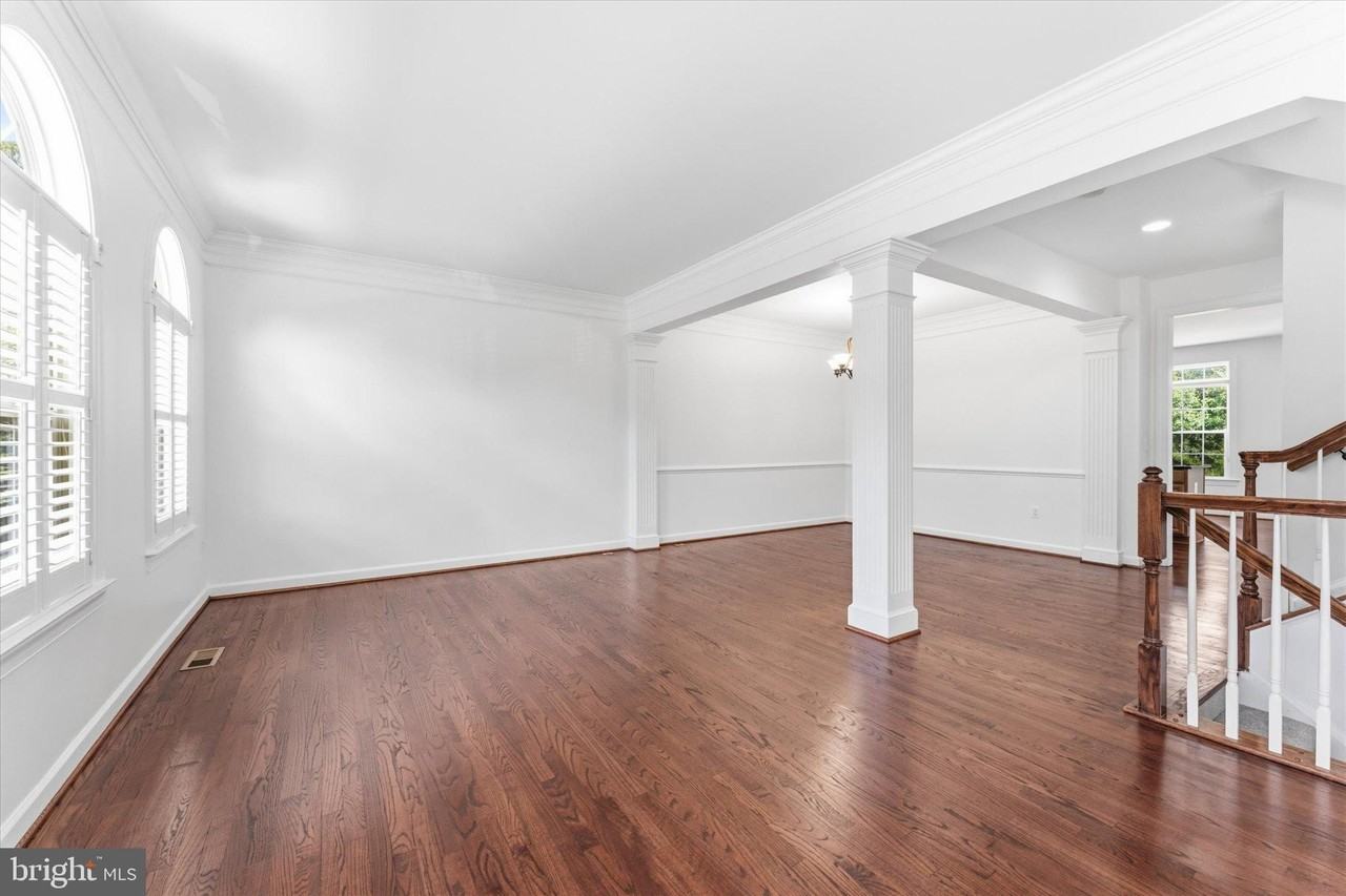 25263 Beach Pl - Photo 4 of 36