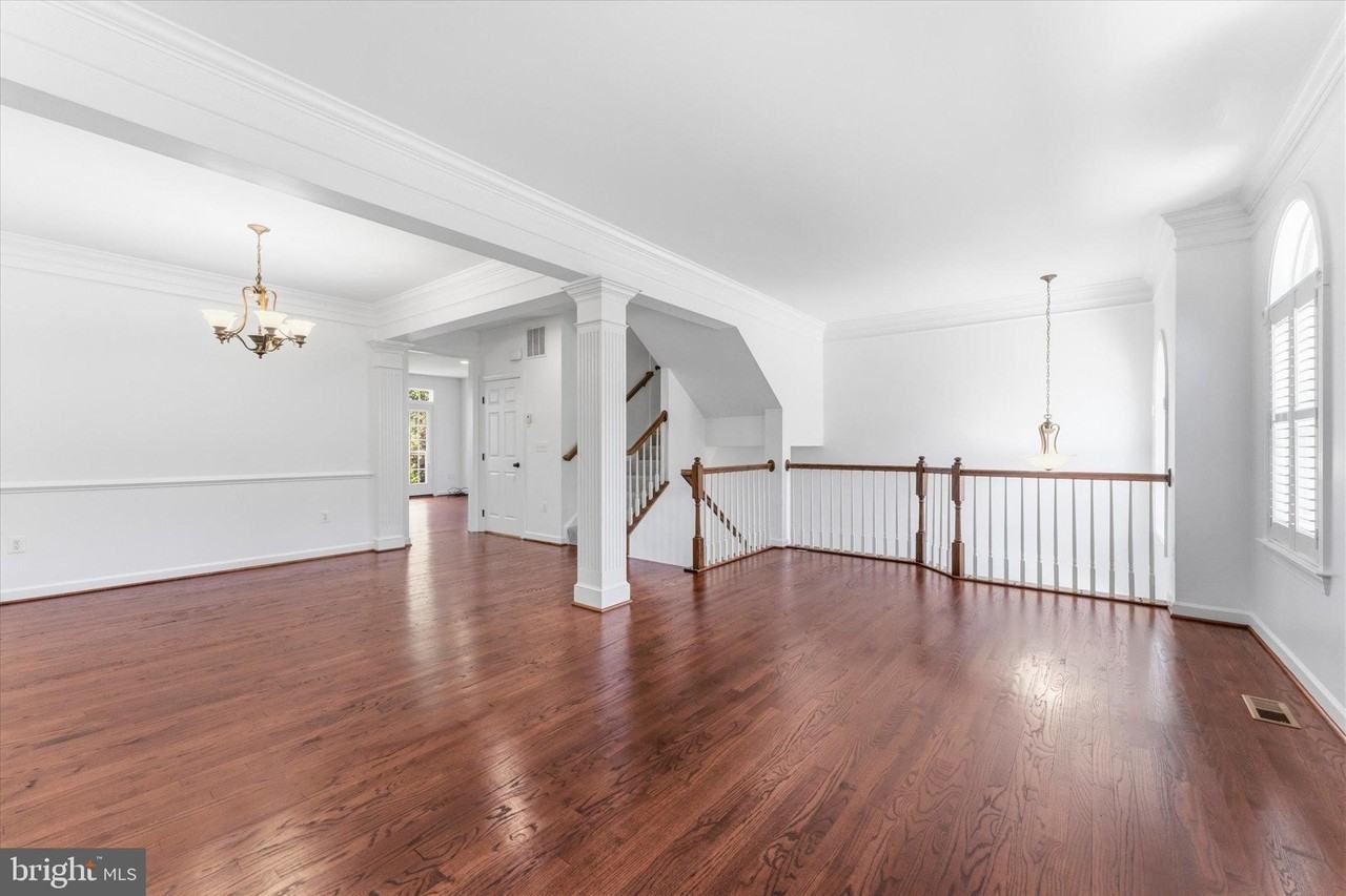 25263 Beach Pl - Photo 5 of 36