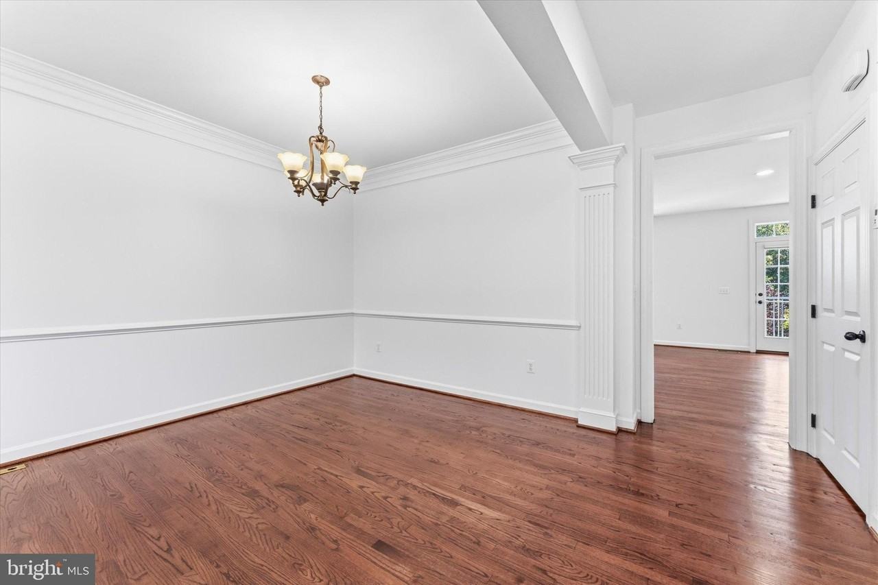 25263 Beach Pl - Photo 7 of 36
