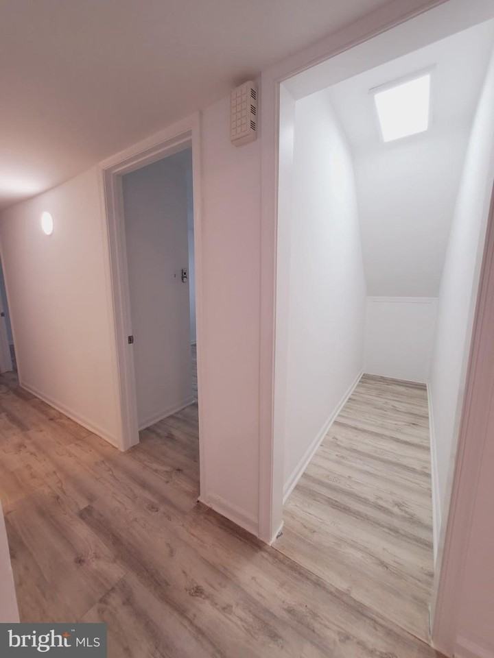 908 N York Rd - Photo 4 of 10