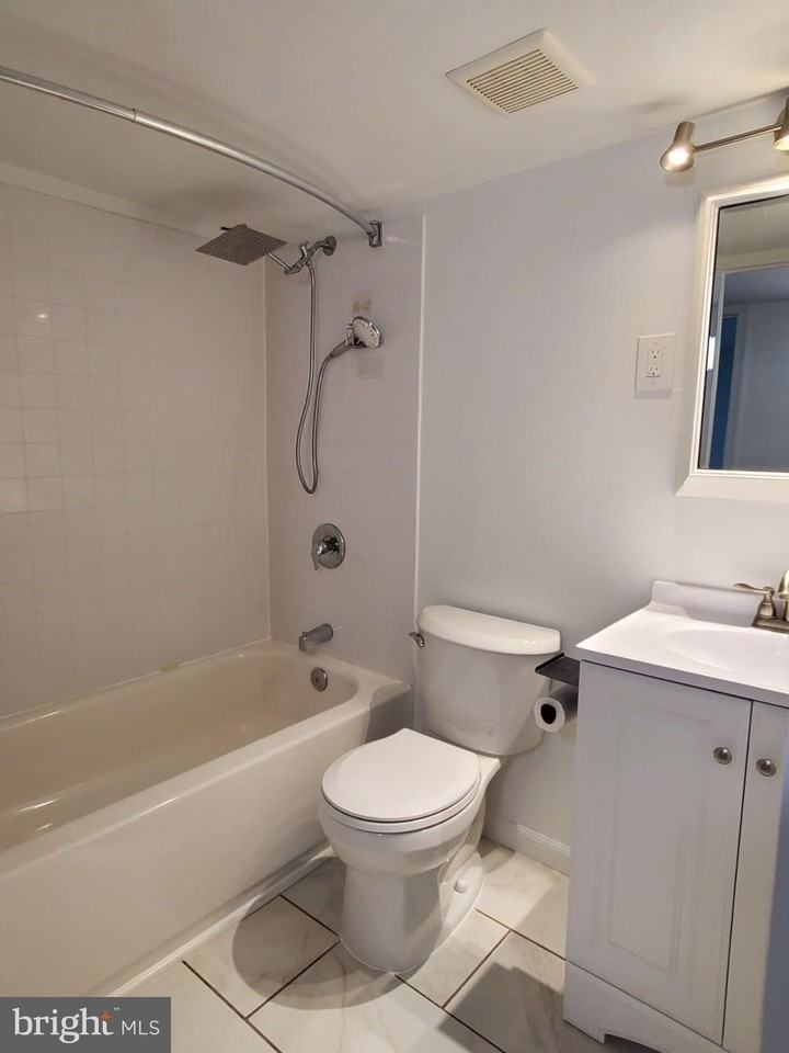 908 N York Rd - Photo 6 of 10
