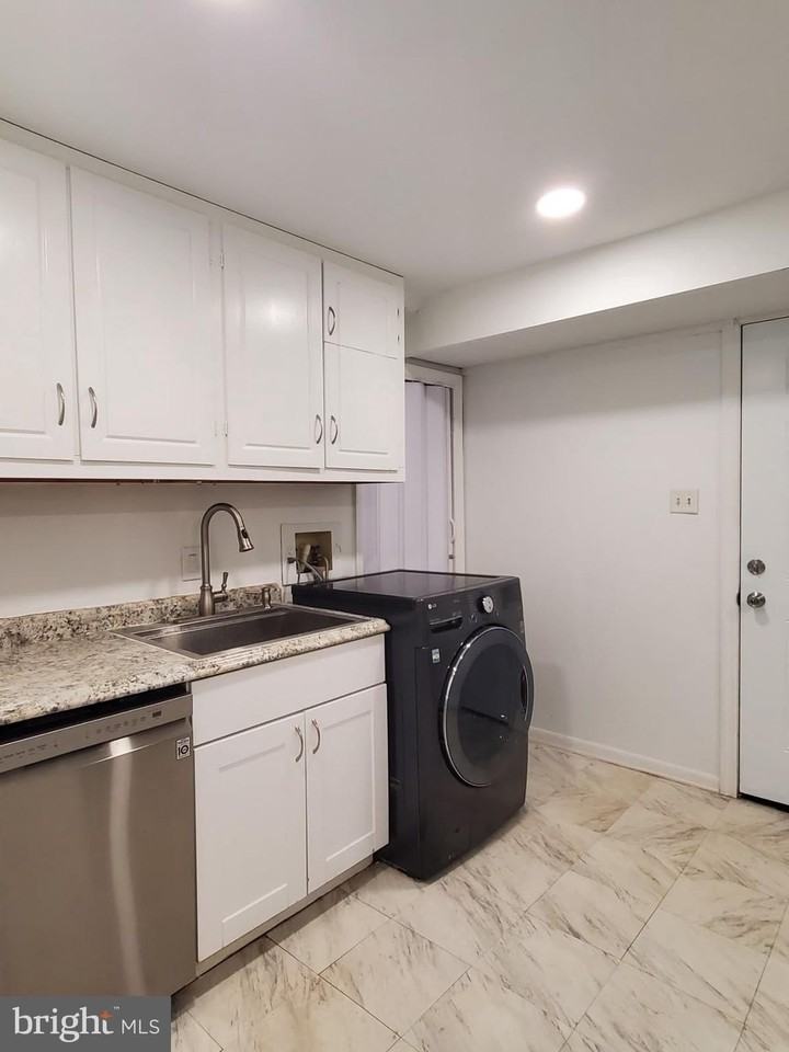 908 N York Rd - Photo 7 of 10