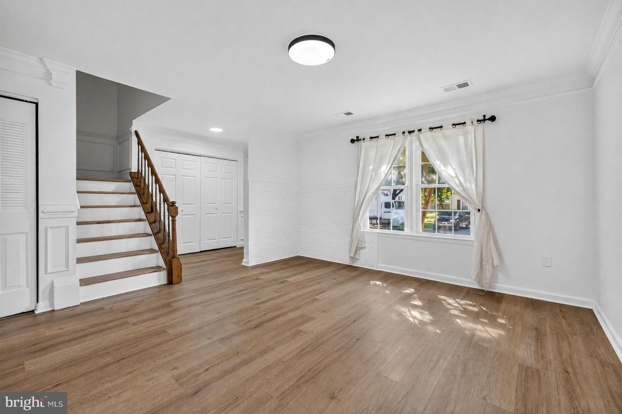 8995 Bonham Cir - Photo 5 of 37