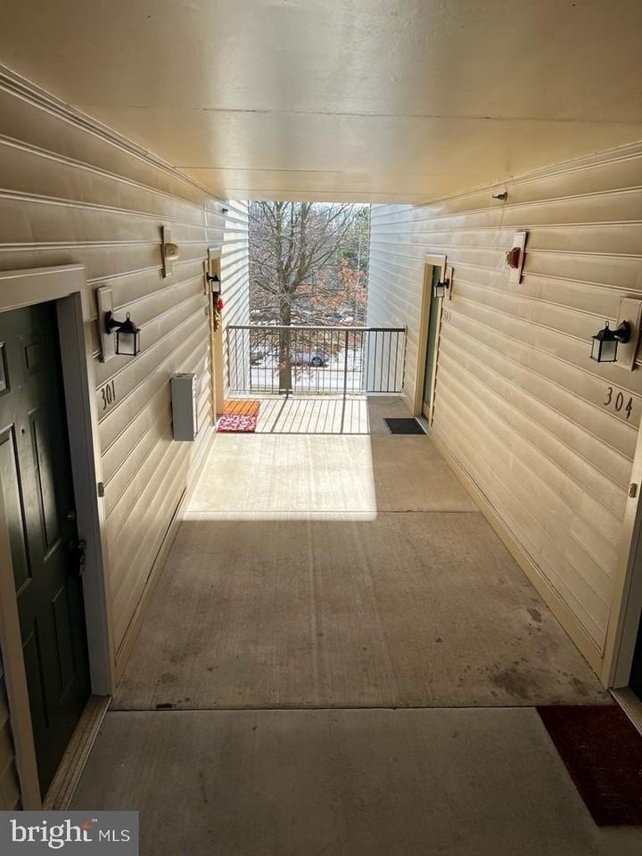 1060 Gardenview Loop #303 - Photo 4 of 34