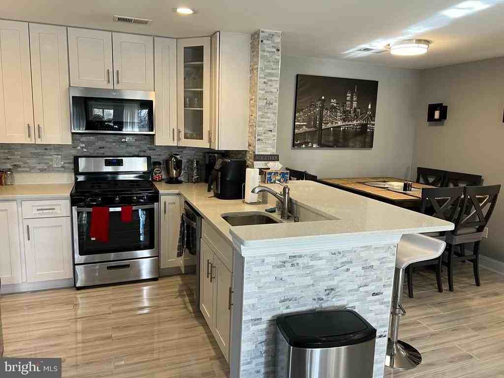 1060 Gardenview Loop #303 - Photo 7 of 34