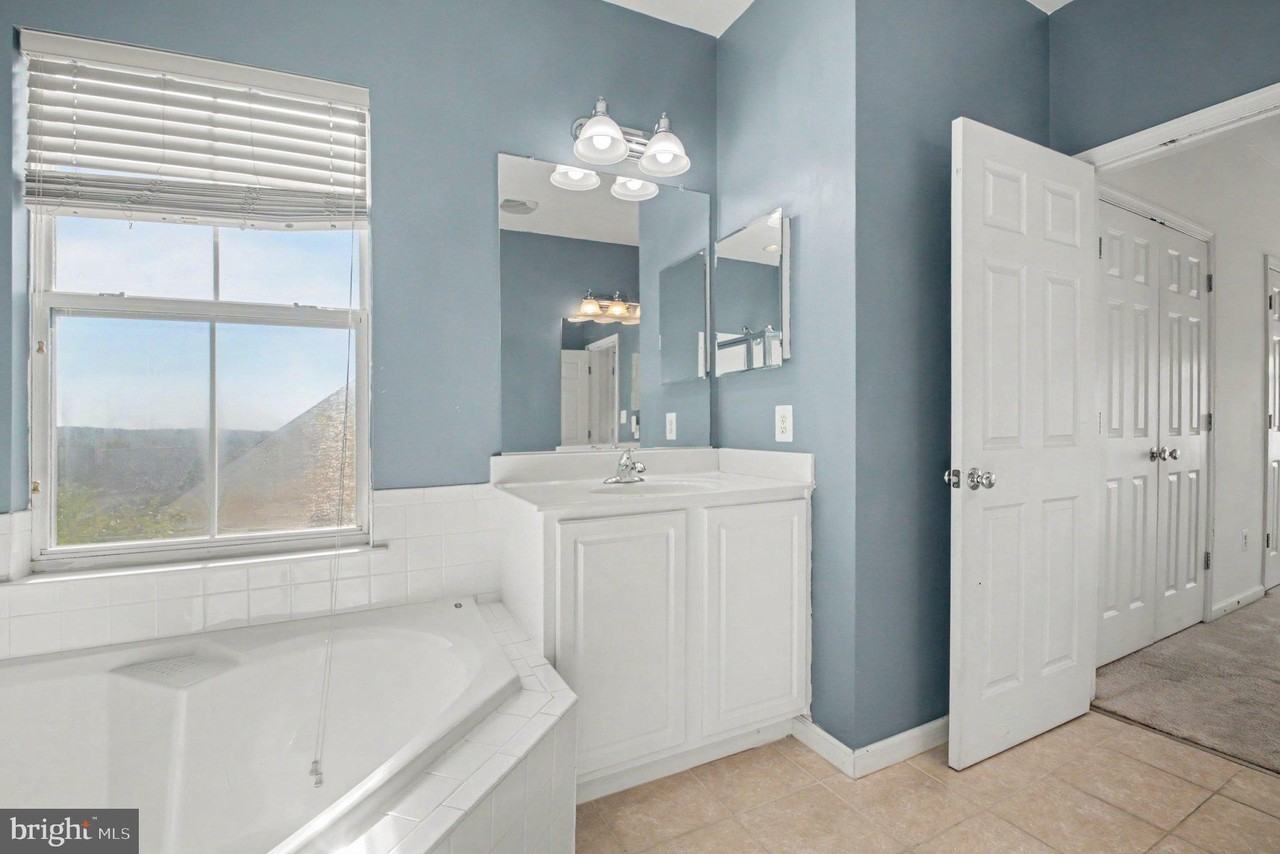 3041 Chinkapin Oak Ln - Photo 7 of 29