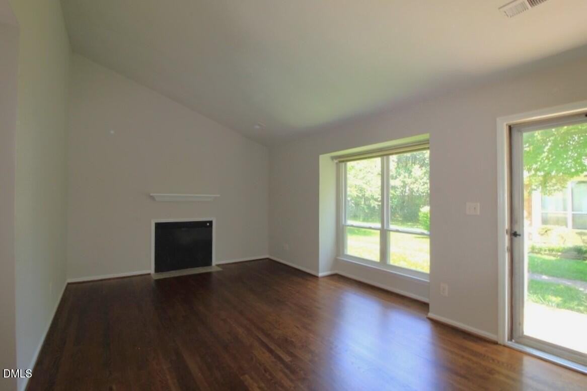2833 Seclusion Ct #D - Photo 3 of 12