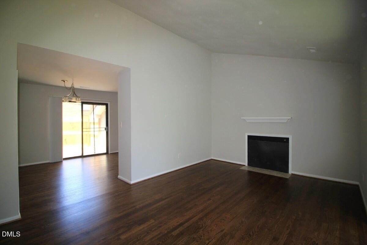 2833 Seclusion Ct #D - Photo 4 of 12