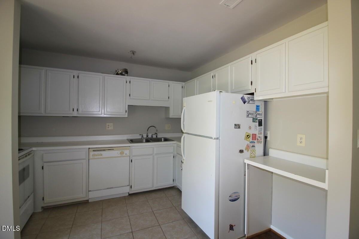2833 Seclusion Ct #D - Photo 6 of 12