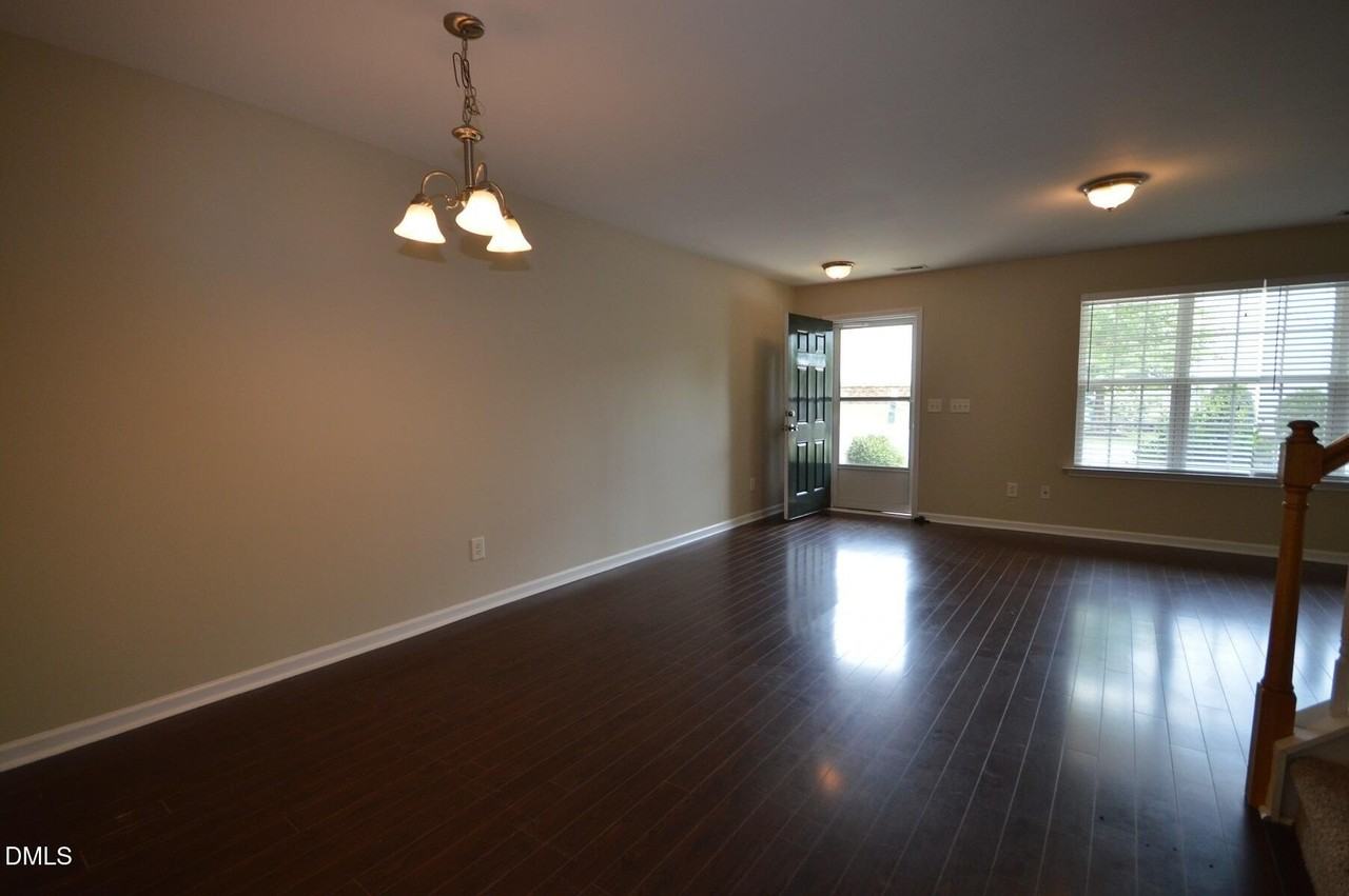 8026 River Watch Ln - Photo 7 of 27