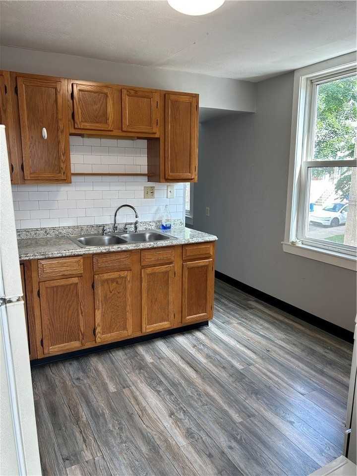 513 Edmond St #2 - Photo 7 of 13