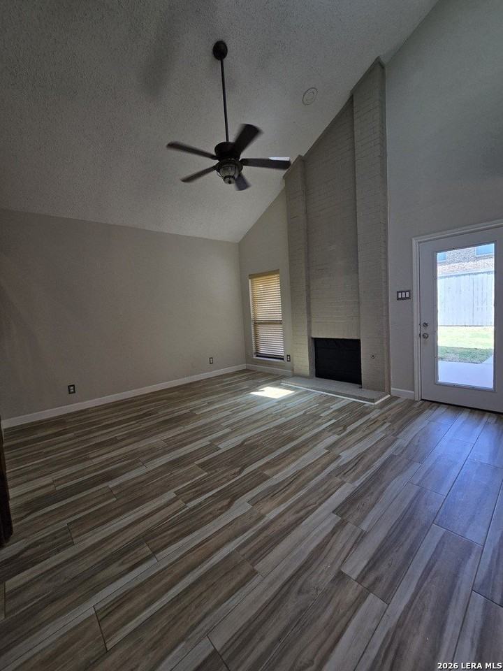 3817 Clover Hill Ln - Photo 3 of 21