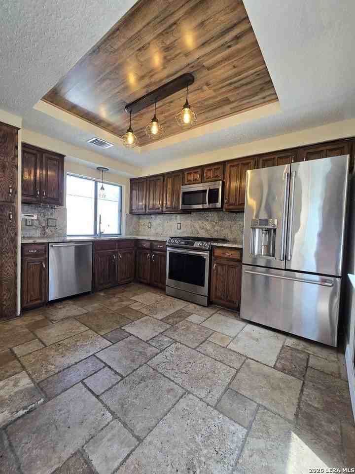 3817 Clover Hill Ln - Photo 4 of 21