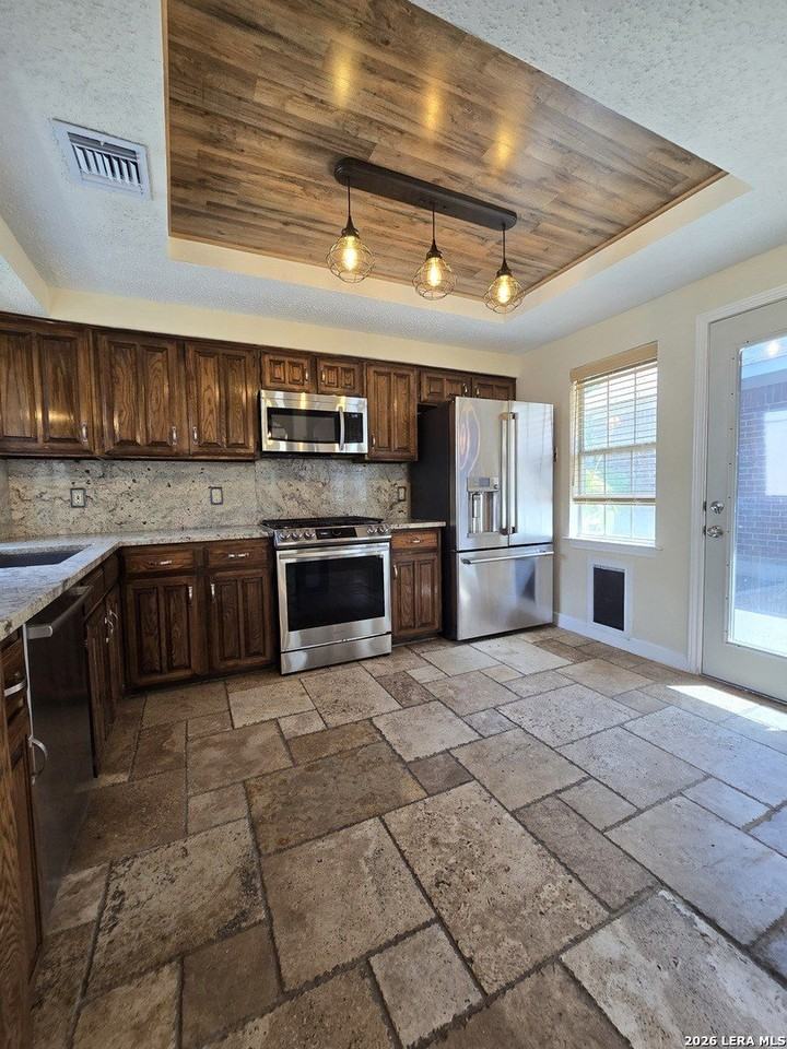 3817 Clover Hill Ln - Photo 5 of 21