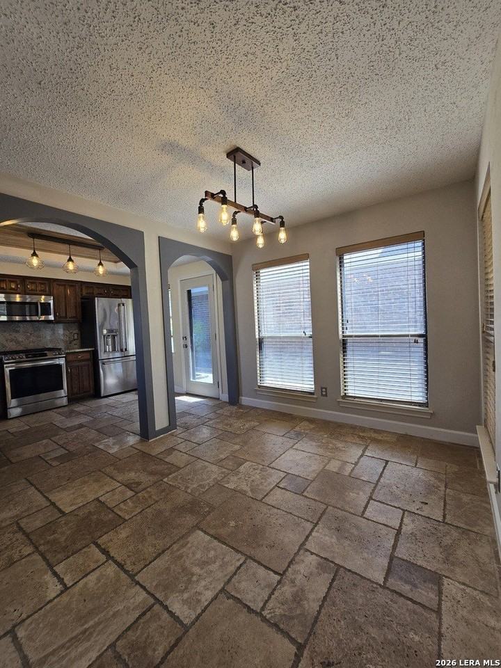 3817 Clover Hill Ln - Photo 6 of 21