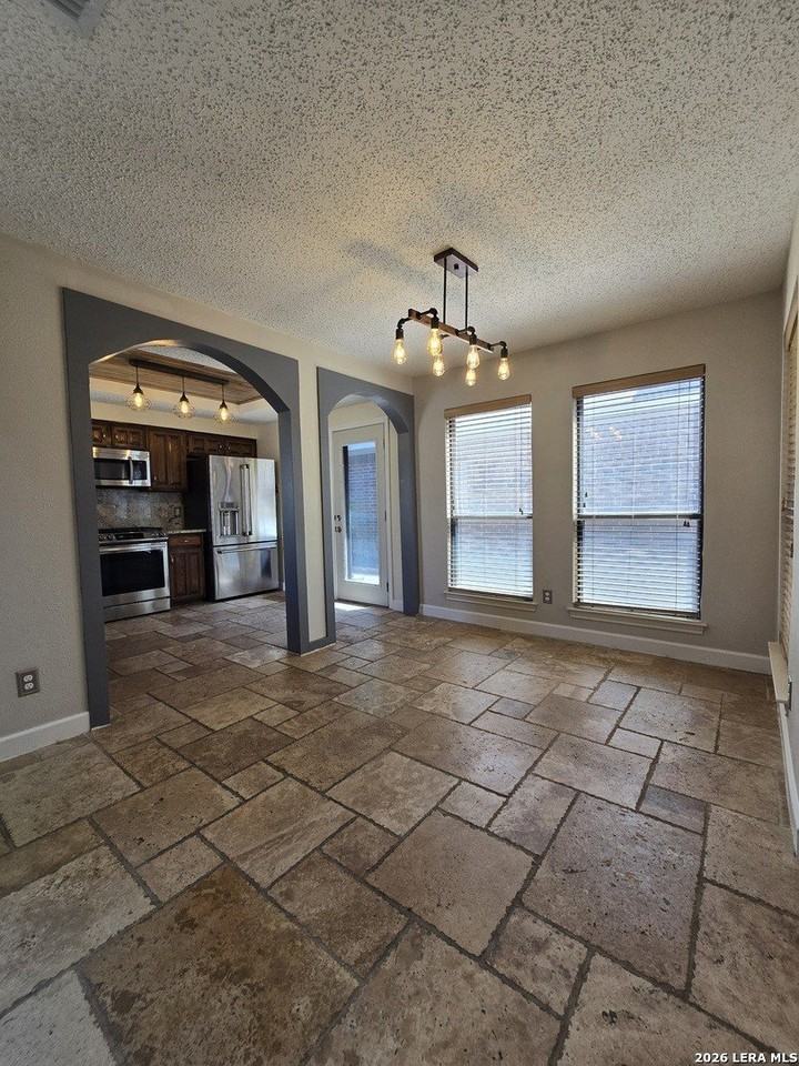 3817 Clover Hill Ln - Photo 7 of 21