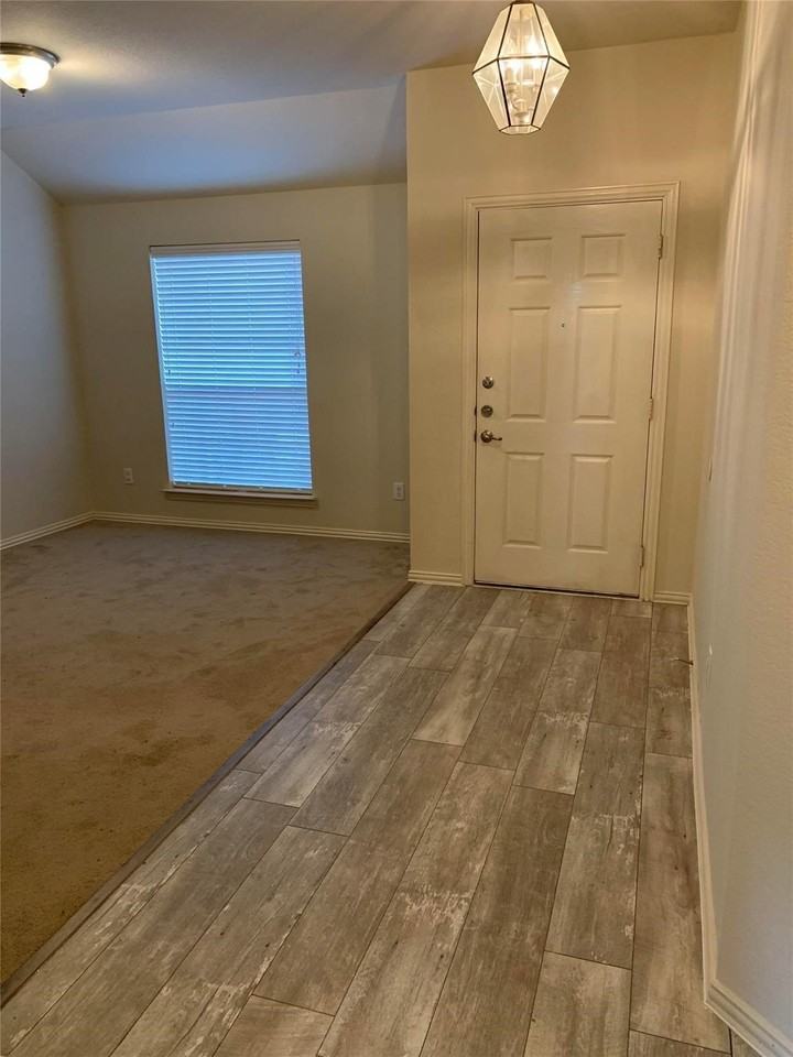 11711 Corsicana Dr - Photo 2 of 26
