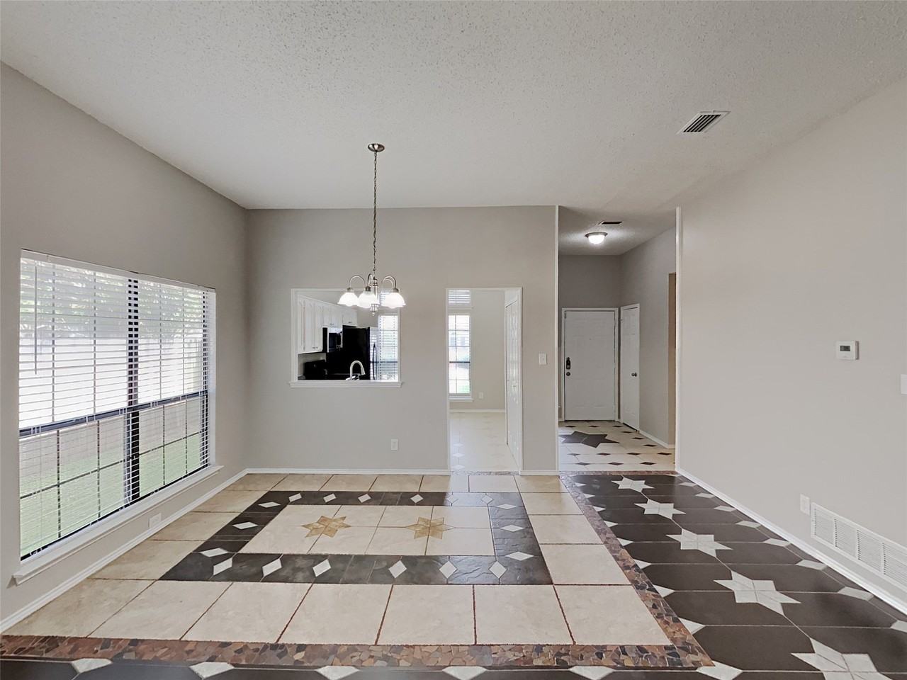 2544 Forest Creek Dr - Photo 3 of 15