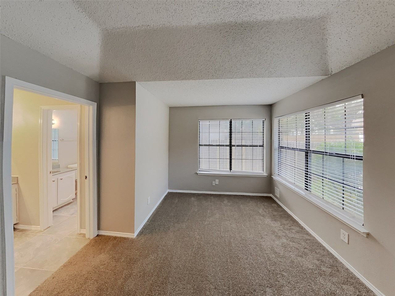 2544 Forest Creek Dr - Photo 6 of 15