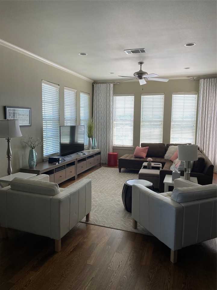 2800 Sandage Ave #305 - Photo 2 of 10