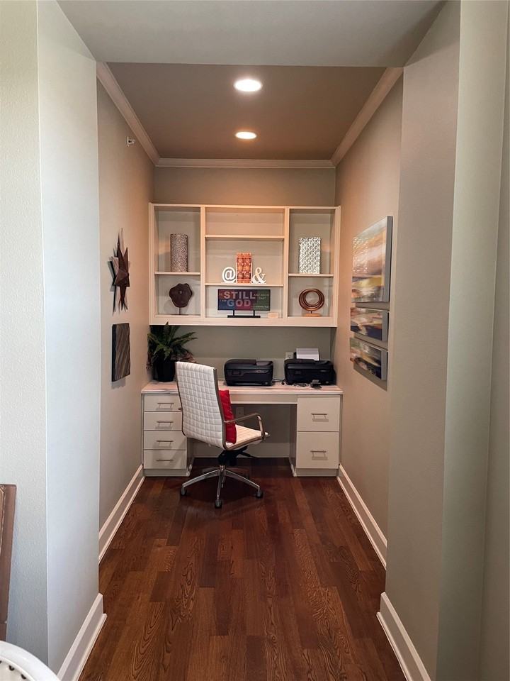 2800 Sandage Ave #305 - Photo 3 of 10