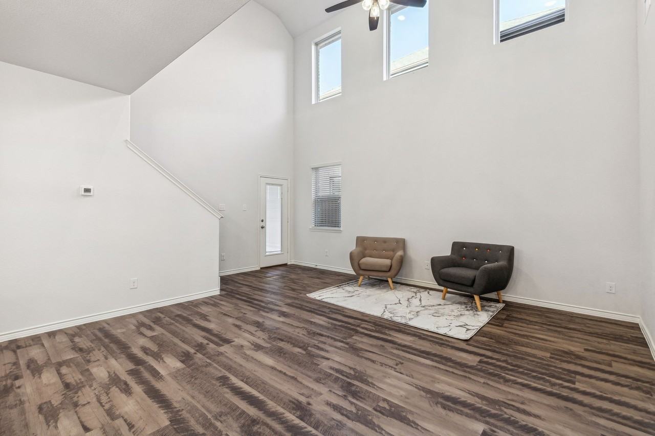 2160 Barx Dr - Photo 4 of 18