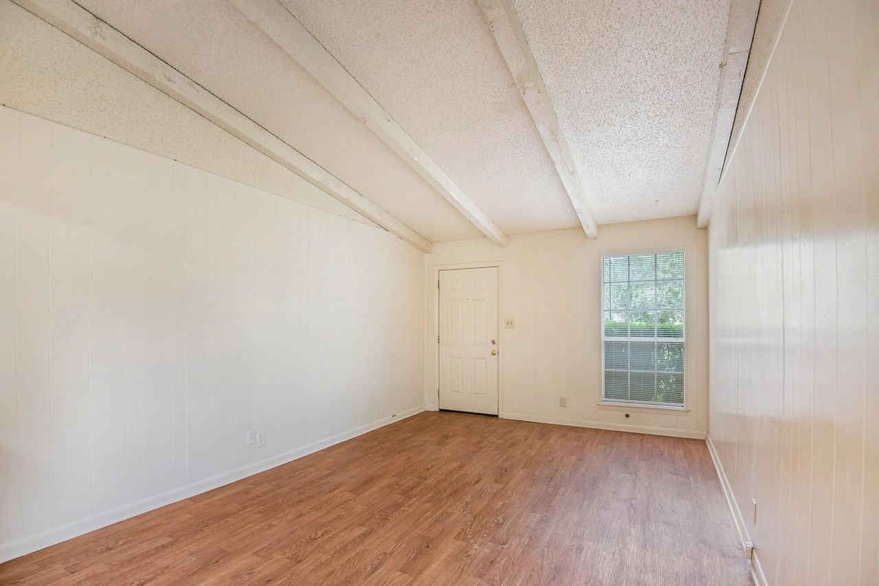709 Pleasant Manor Ave - Photo 6 of 23