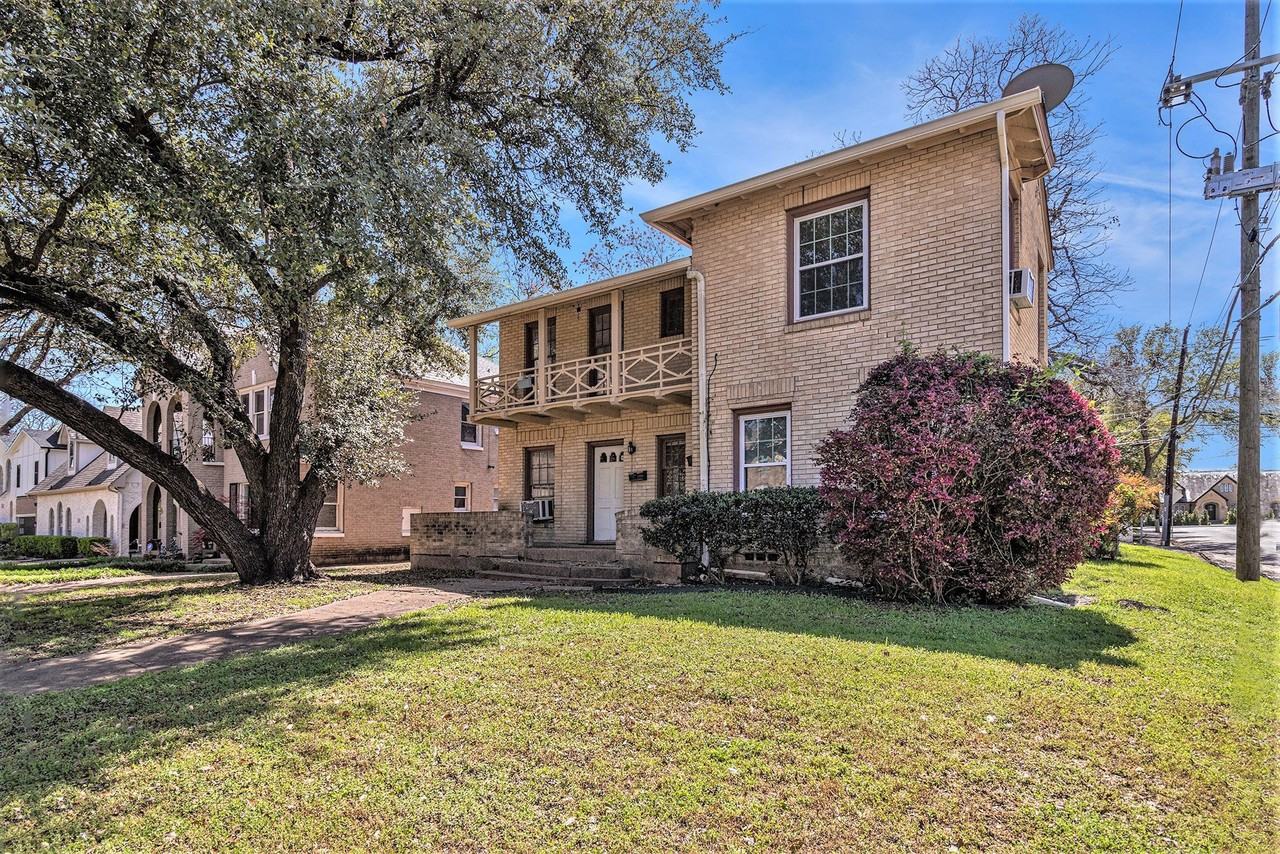 6302 Belmont Ave - Photo 3 of 32