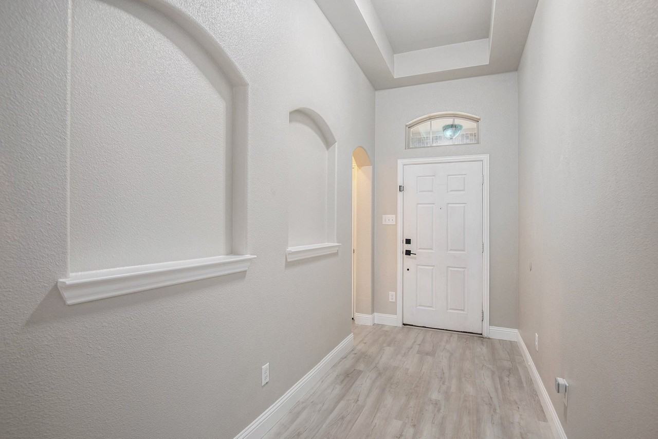 5749 Diamond Valley Dr - Photo 3 of 24