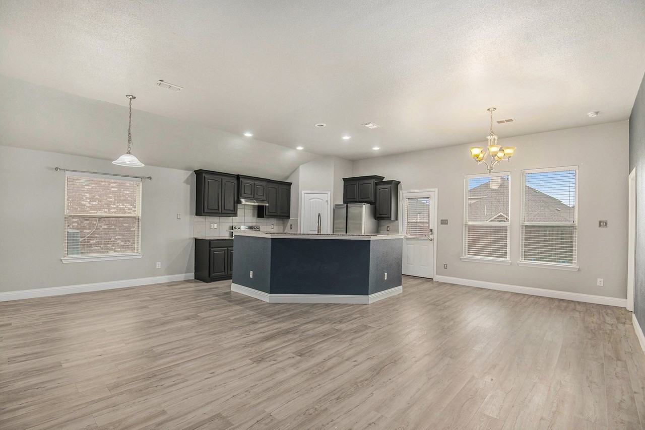 5749 Diamond Valley Dr - Photo 5 of 24