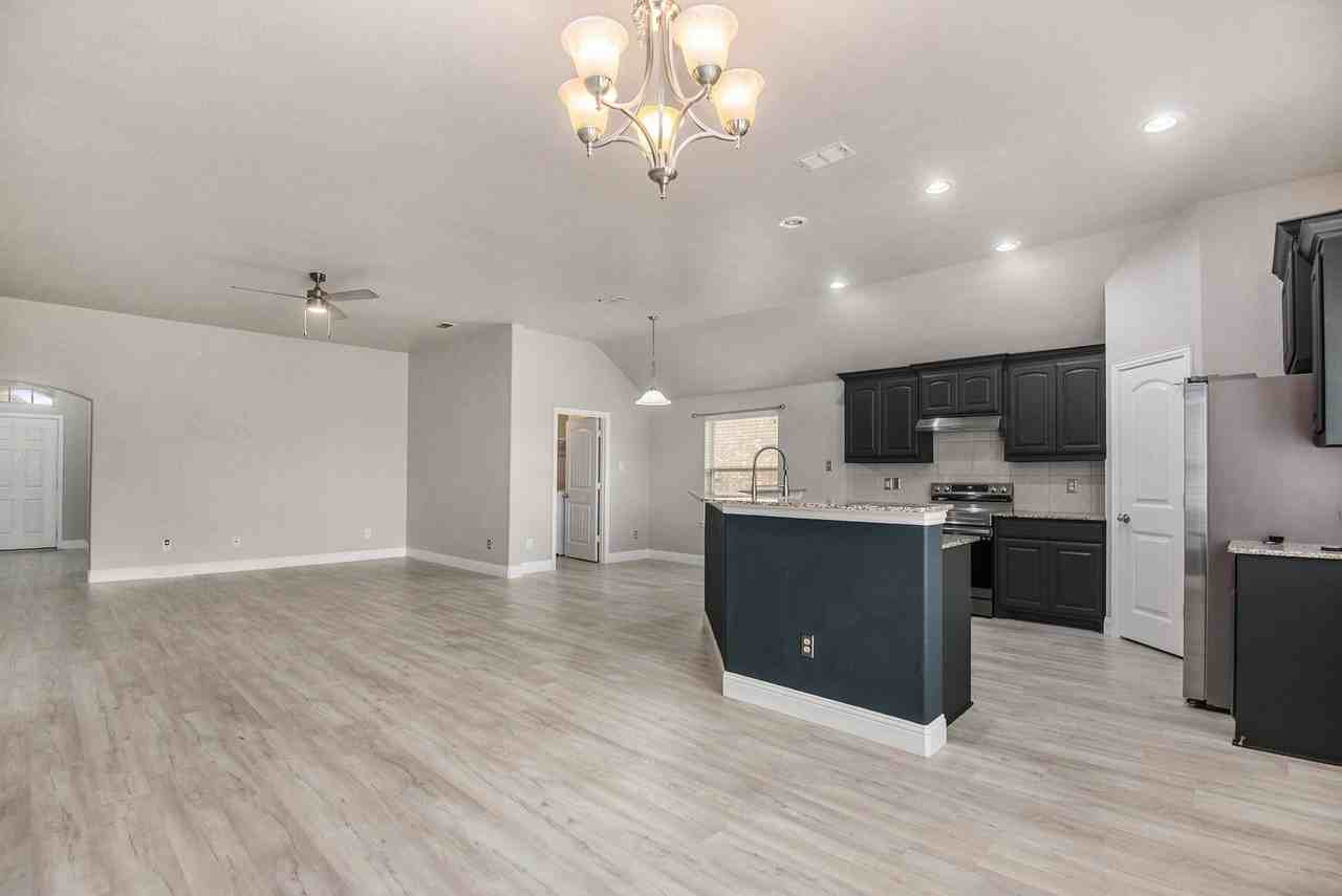 5749 Diamond Valley Dr - Photo 7 of 24