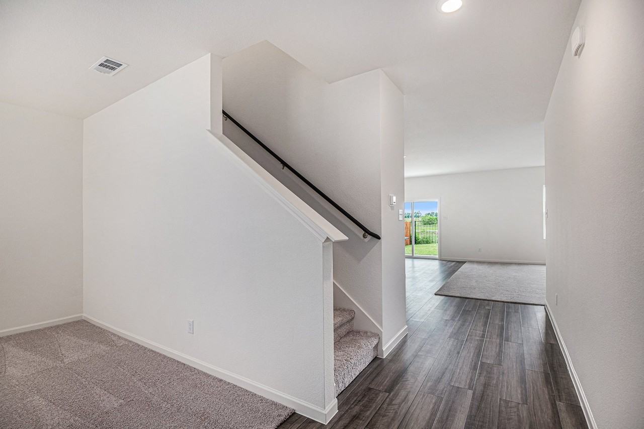 8245 Stovepipe Dr - Photo 7 of 36