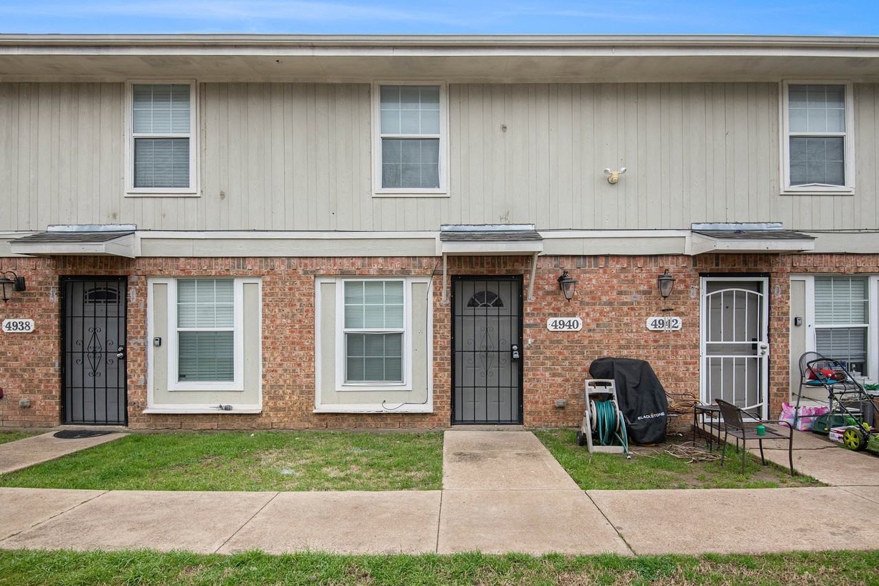 4936 Flamingo Rd - Photo 2 of 24