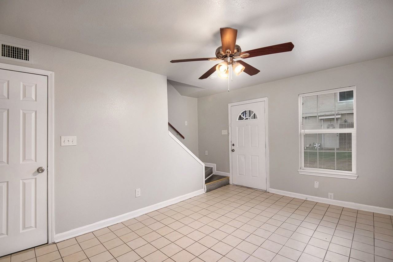 4936 Flamingo Rd - Photo 5 of 24