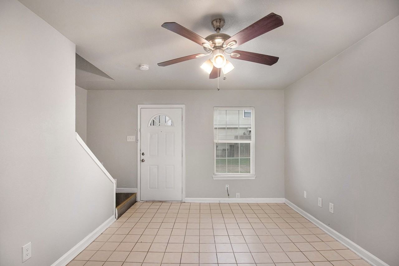 4936 Flamingo Rd - Photo 6 of 24
