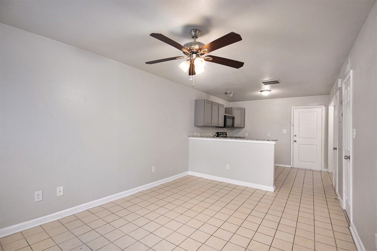 4936 Flamingo Rd - Photo 7 of 24