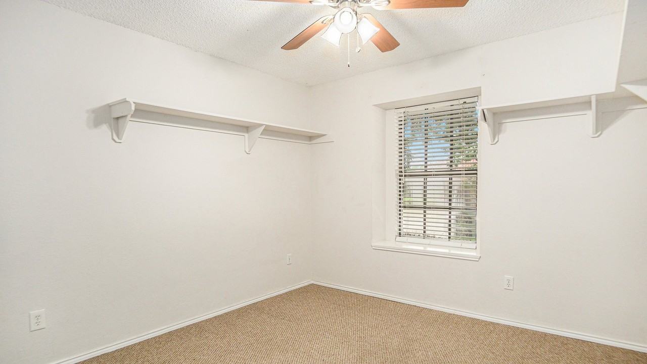 6908 Bentley Ave - Photo 5 of 26