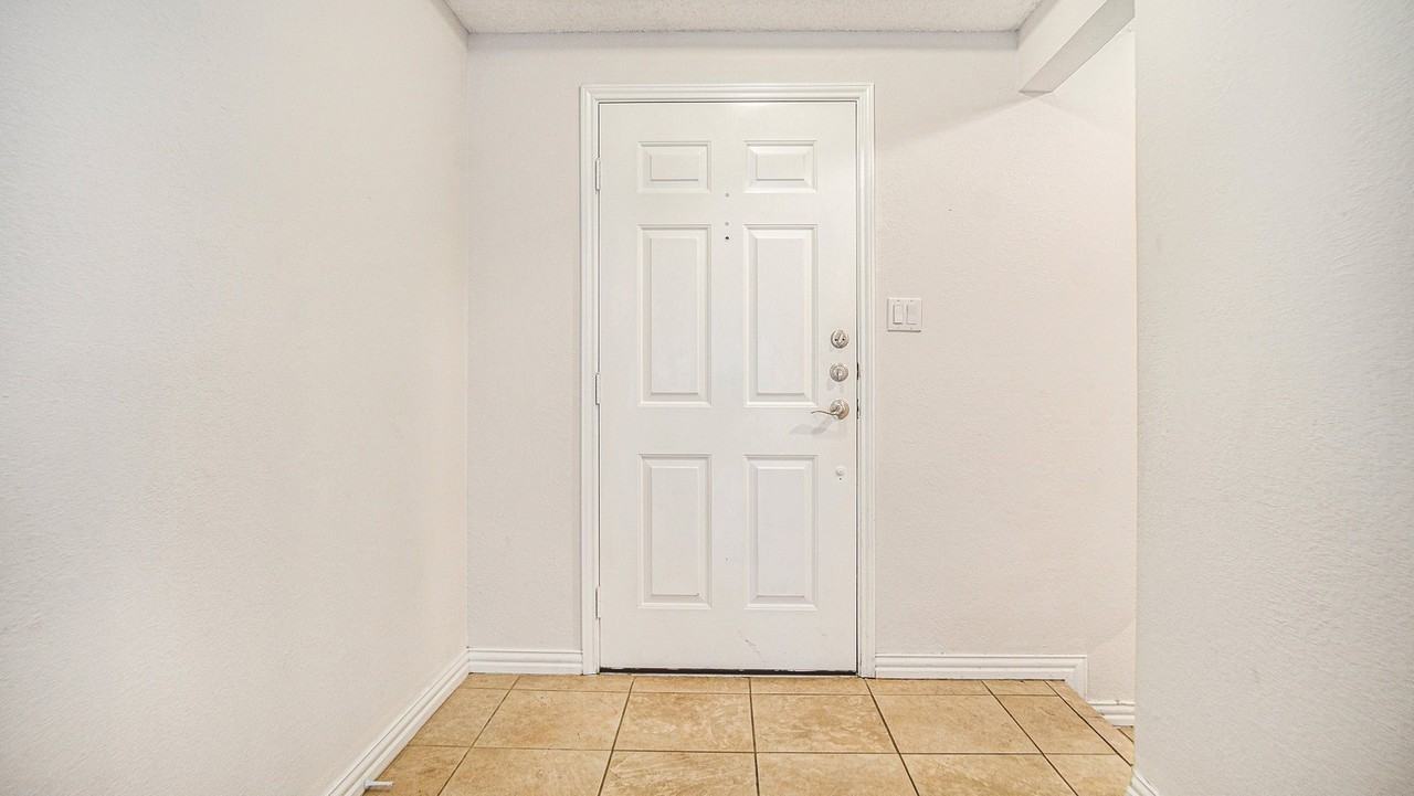 6908 Bentley Ave - Photo 6 of 26