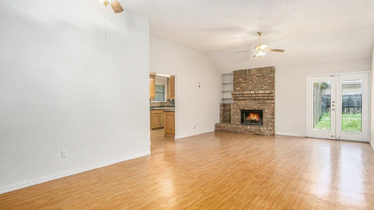 6908 Bentley Ave - Photo 7 of 26