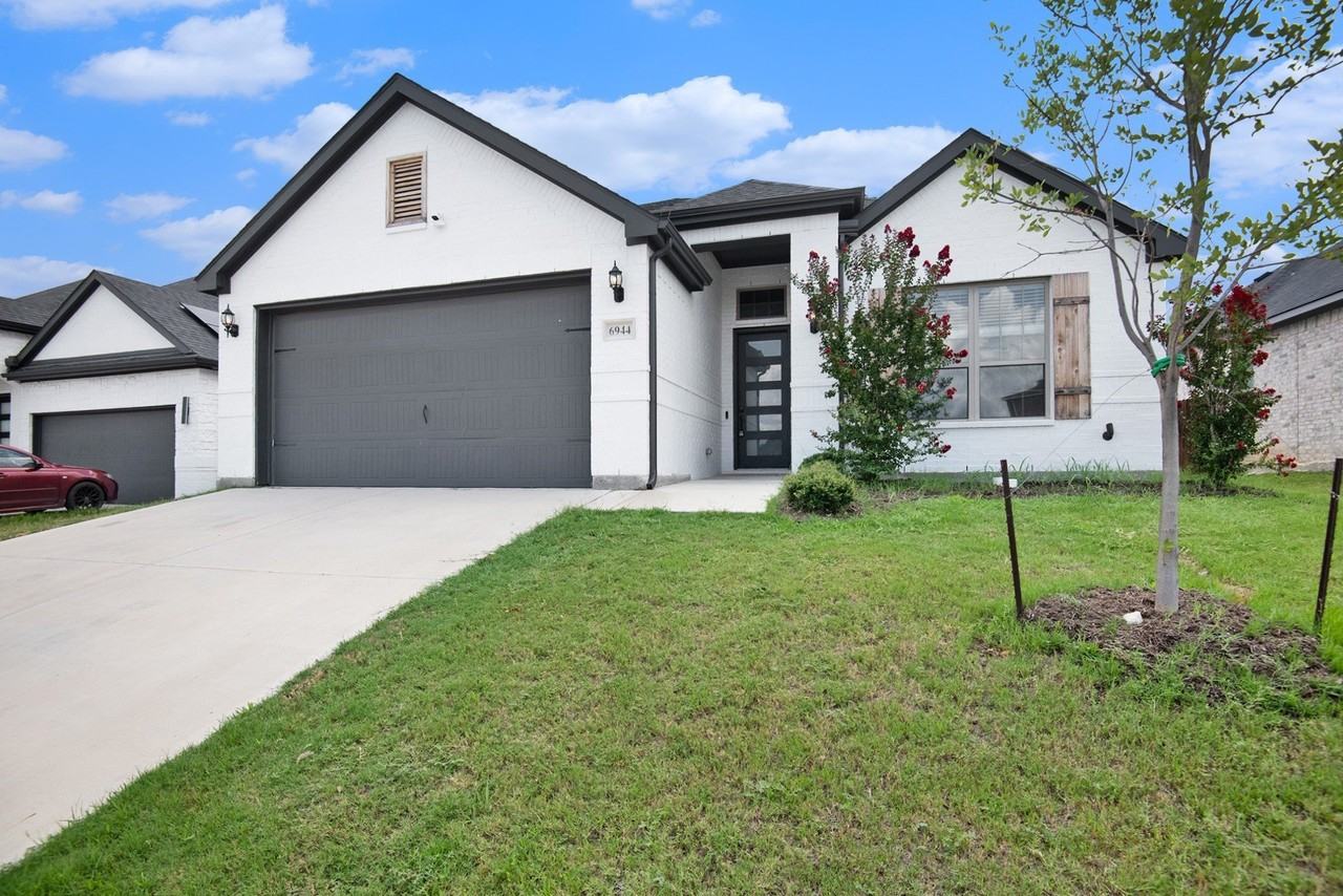 6944 Talon Bluff Dr - Photo 2 of 24