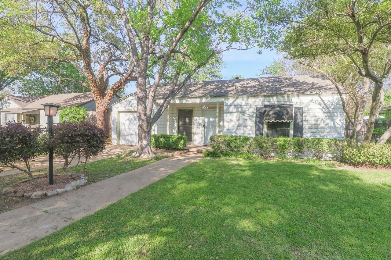 704 N Bailey Ave