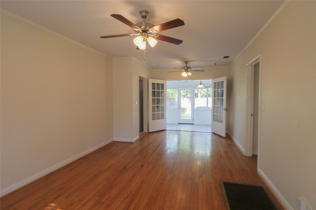 704 N Bailey Ave - Photo 4 of 23