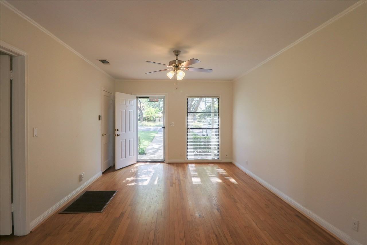 704 N Bailey Ave - Photo 5 of 23