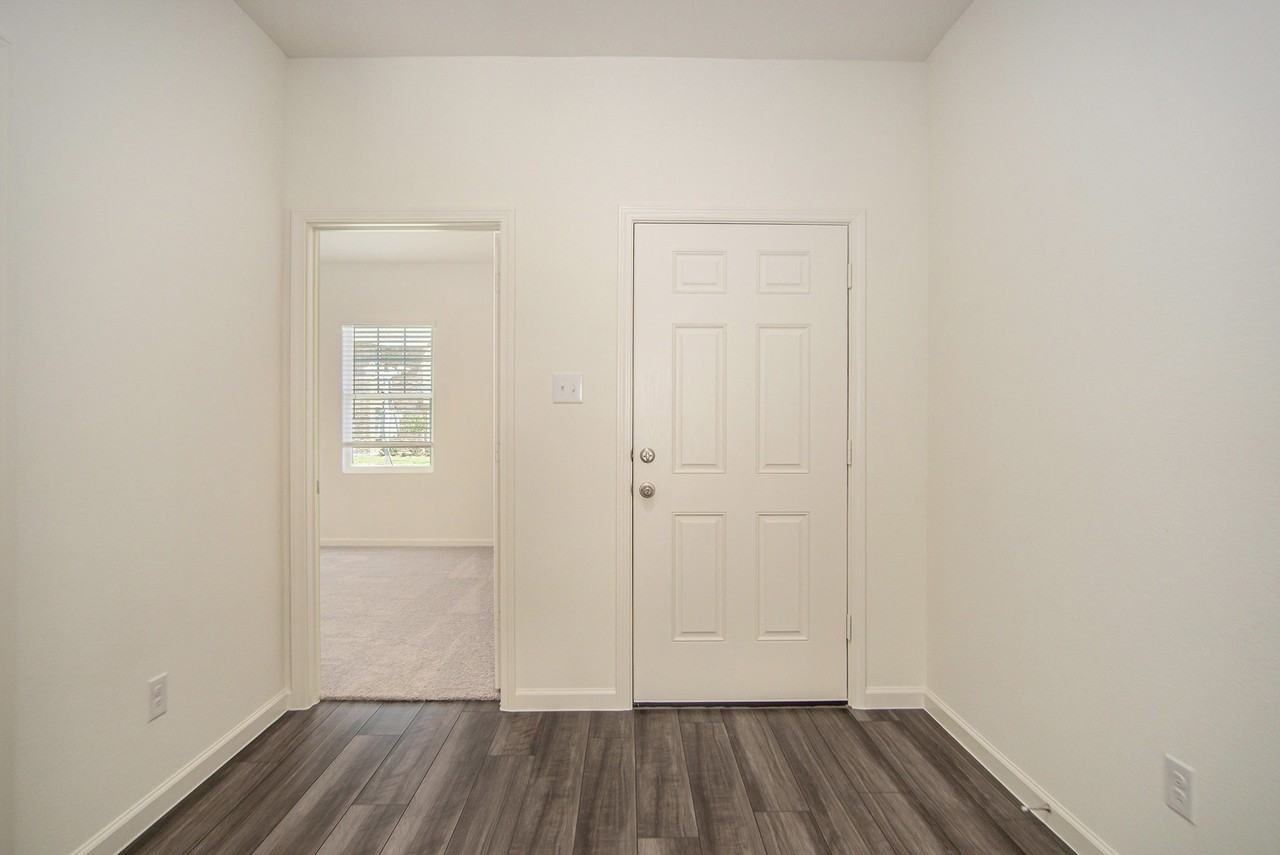 5541 Ladytown Ln - Photo 5 of 25