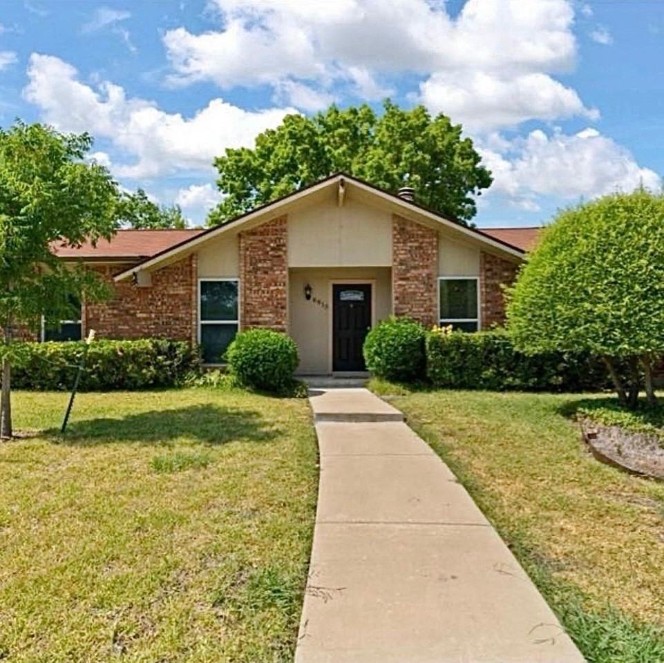8813 Westfield Dr