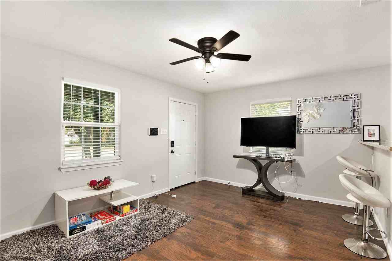 508 Ne 18th St - Photo 4 of 24